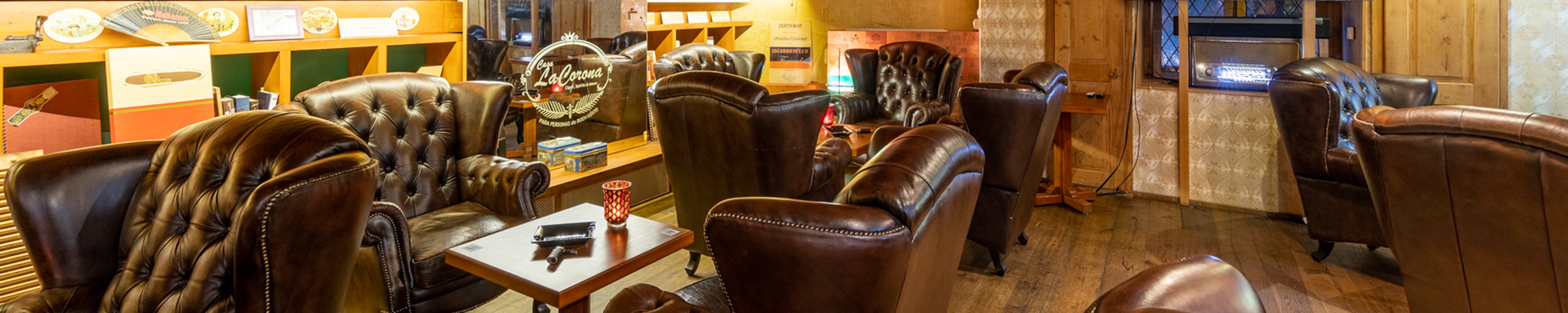 Lounge mit Chesterfield-Sesseln bei Casa LaCorona
